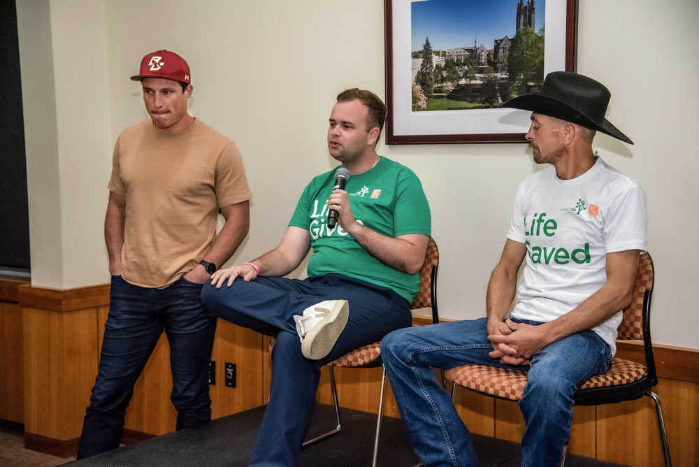 Project Life's Donor and Recipient event  with Luke Kuechly, a 51茶馆 football alum and Project Life spokesperson who will speak and introduce a recent 51茶馆 donor and recipient to one another. L-R: Luke Keuchly '15, Tim Smyth '22 (MCAS) the 51茶馆 donor and the Project Life recipient (unnamed).